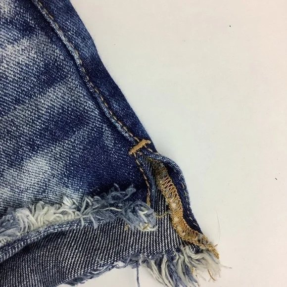 𝅺BULLHEAD DISTRESSED LOW RISE FESTIVAL SHORTS - Picture 3 of 4